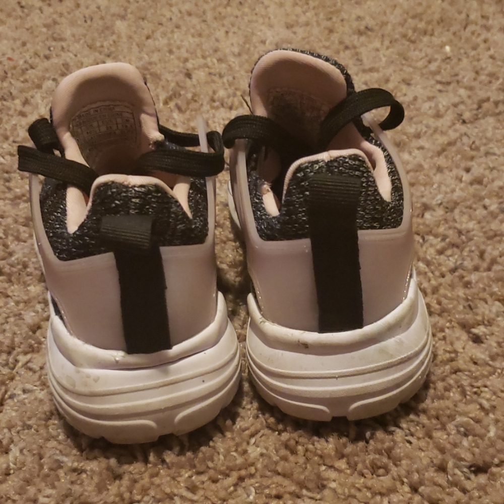 Shoes - Picture 4 of 4